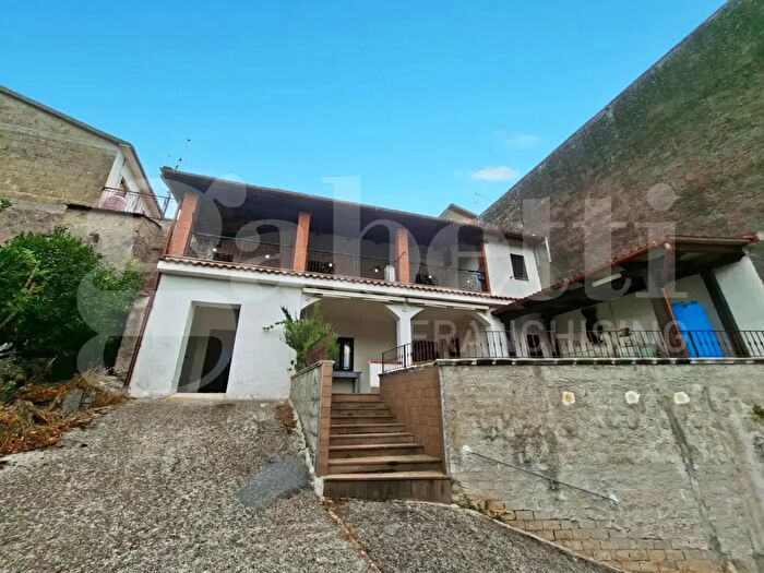 Casa con 6 locali in vendita in Tranzi Snc, Teano