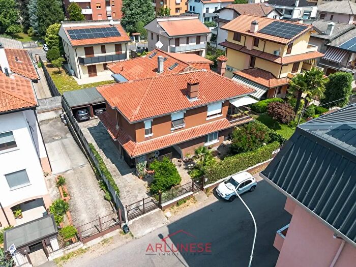 Appartamento trilocale in vendita in Via Thaon De Revel, Parabiago