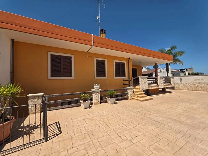 Casa con 5 locali in vendita in Conversano