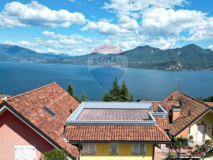 Appartamento trilocale in vendita in Via Santa Trinità, Ghiffa