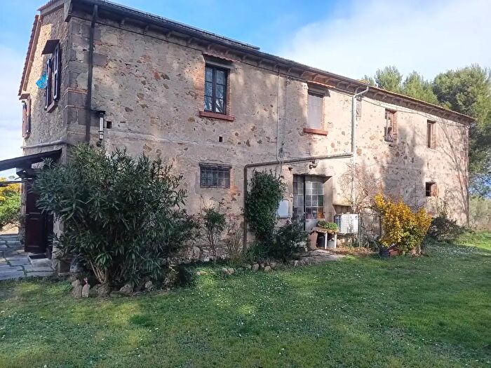 Casa con 5 locali in vendita in Lajatico