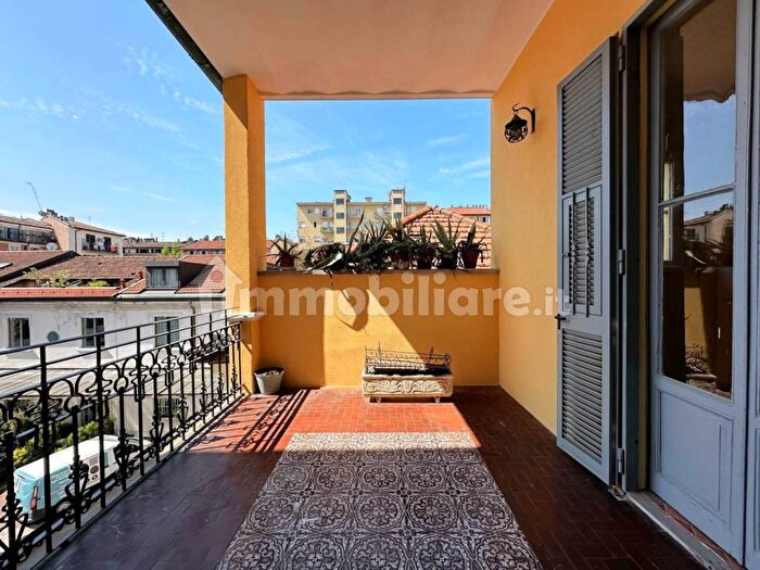 Appartamento trilocale in affitto in Via Ariberto, Corso Genova, Milano