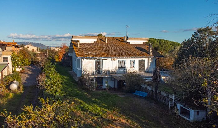 Casa con 11 locali in vendita in Strada Valle lAbate, Mazzano Romano