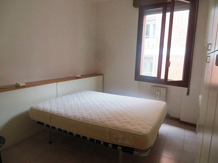 Appartamento trilocale in affitto in Via Nazario Sauro, Centro Storico, Bologna