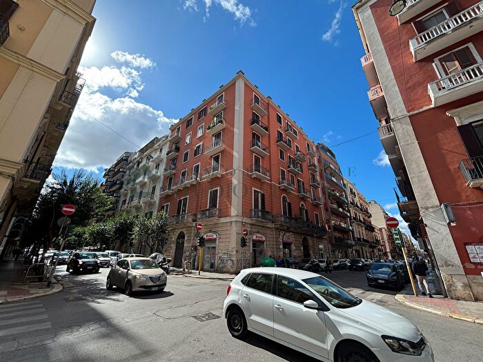 Appartamento con 6 locali in vendita in Via Dante Alighieri, Bari