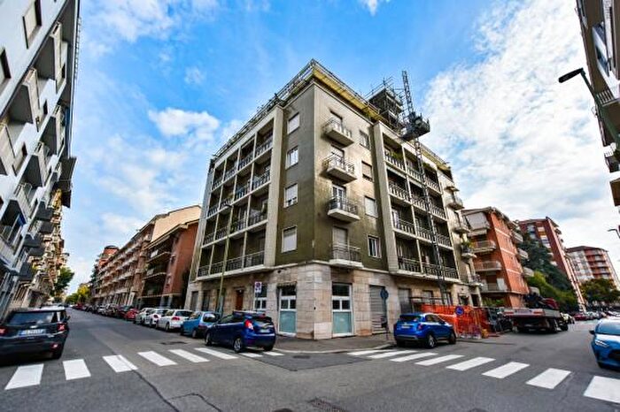 Appartamento trilocale in vendita in Via Rosolino Pilo, Torino