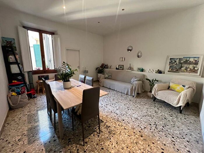 Appartamento con 5 locali in affitto in Piazza Giovanni Ciardi, Piazza del Mercato Nuovo, Prato