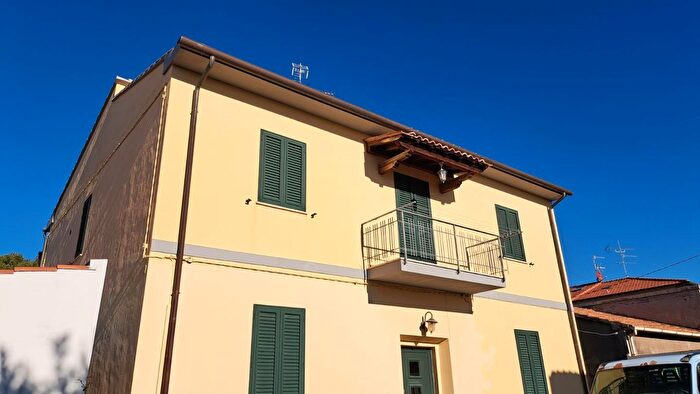 Casa con 6 locali in vendita in Rosignano Marittimo