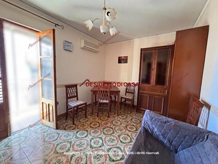 Appartamento trilocale in affitto in Via Roma, Castelbuono