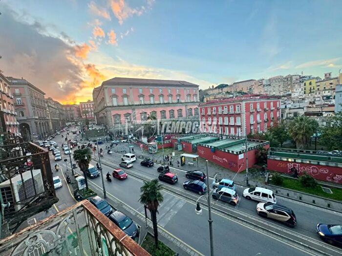 Appartamento quadrilocale in vendita in Piazza Cavour, Napoli