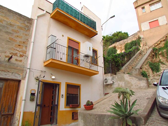 Casa con 5 locali in vendita in Via Scala Santa Venera Sciacca, Sciacca