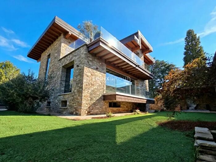 Casa con 6 locali in vendita in Via Amtore Sciesa, Villasanta