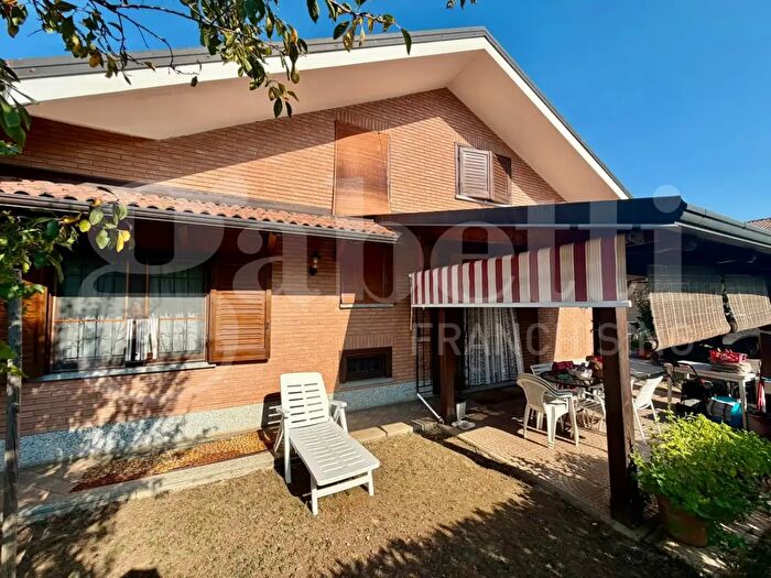 Casa con 6 locali in vendita in Via Moncenisio, Bruino
