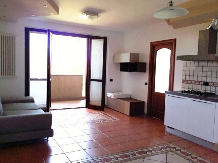 Appartamento trilocale in affitto in Via Firenze, Desio
