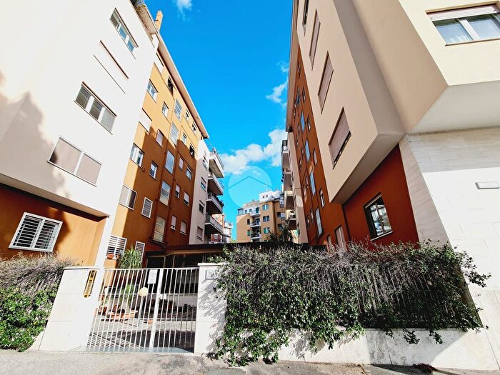 Appartamento con 5 locali in vendita in Via Laurentina, Roma