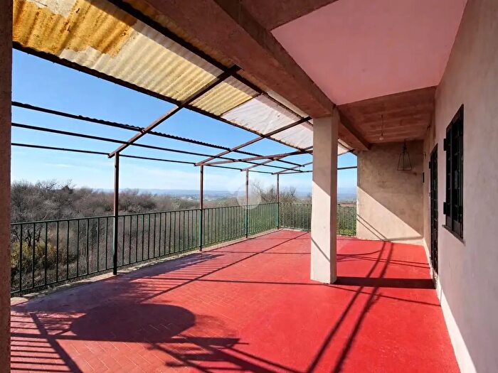 Casa quadrilocale in vendita in Str Case Grandi, Viterbo