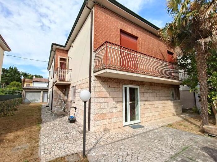Casa con 6 locali in vendita in Via Luigi Cicognani, Lugo