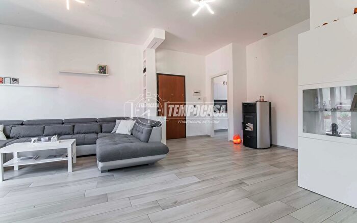 Appartamento trilocale in vendita in Via XX Settembre, Guanzate