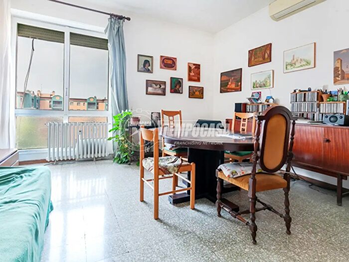 Appartamento trilocale in vendita in Via Carlo Farini, Milano