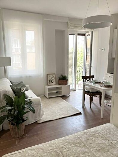 Appartamento monolocale in affitto in Via Achille Zezon, Centrale, Milano