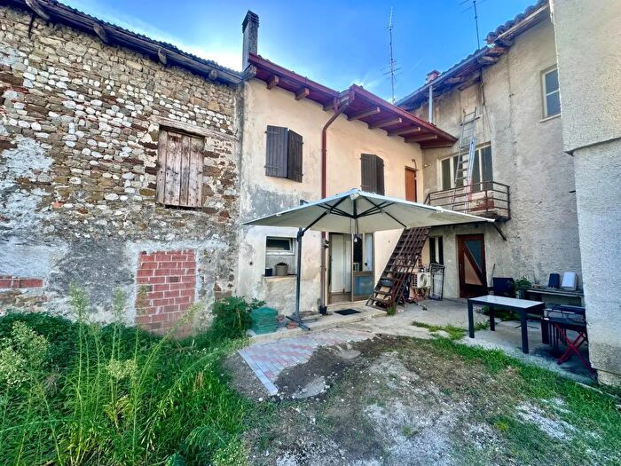 Casa bilocale in vendita in Via Stazione, Manzano