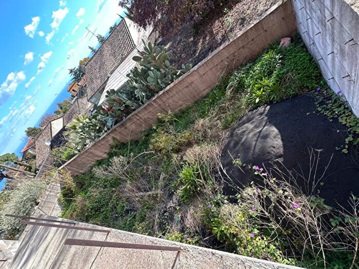 Appartamento trilocale in vendita in Via Quattordicesima Finaita, Zafferana Etnea