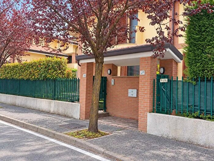 Appartamento quadrilocale in vendita in Via delle Vallazze, Cavenago Di Brianza