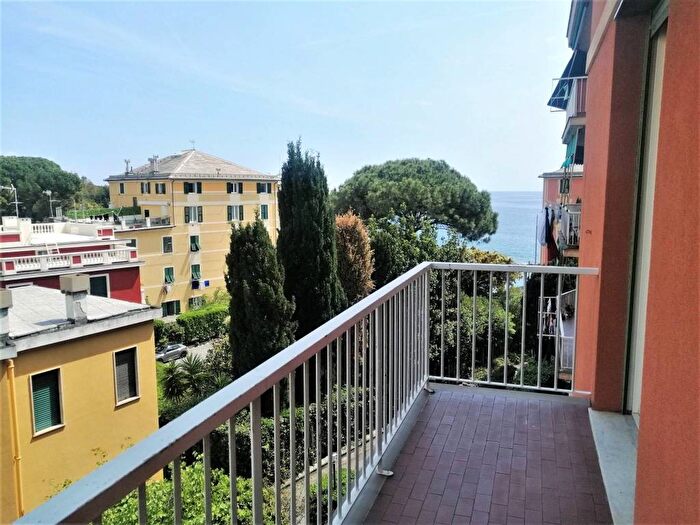 Appartamento trilocale in affitto in Via Angelo Gianelli, Quinto, Genova