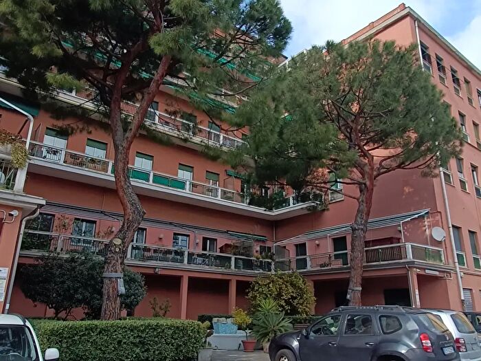 Appartamento quadrilocale in affitto in Via all'Asilo Davide E Delfina Garbarino, Genova