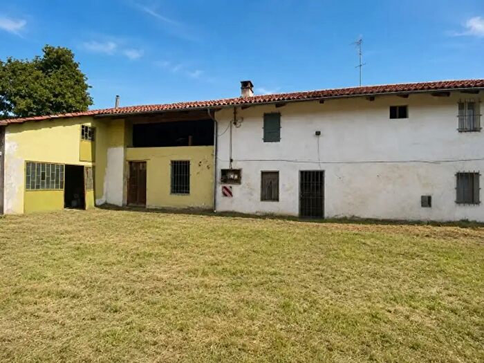 Casa con 6 locali in vendita in Via Martiri, Ceresole Alba