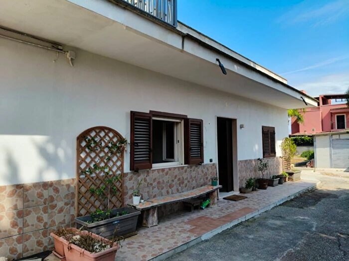 Appartamento trilocale in vendita in Via Lama Taranto, Taranto