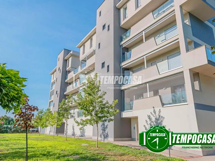 Appartamento trilocale in vendita in Via Lombardia, Lacchiarella