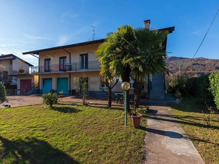Appartamento trilocale in vendita in Marchirolo