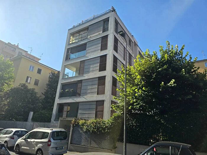 Appartamento trilocale in vendita in Milano