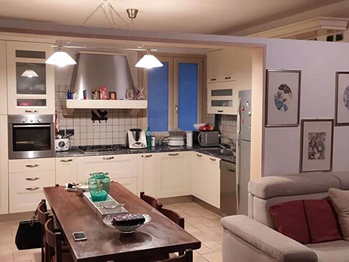 Casa con 6 locali in affitto in Avenza, Carrara