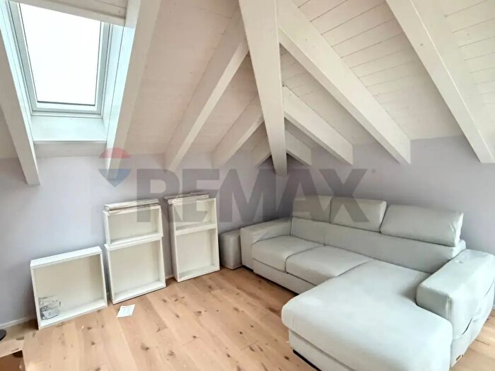 Appartamento trilocale in vendita in Via delle Rose, Milano