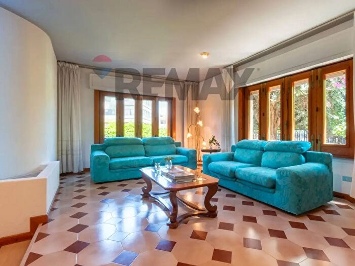 Casa con 7 locali in vendita in Via Colleoni, Cagliari
