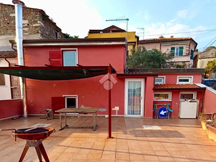 Casa trilocale in vendita in Via Moneta, Carrara