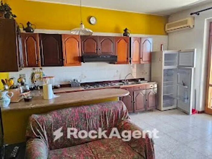 Appartamento con 5 locali in vendita in Via Torre, Caulonia