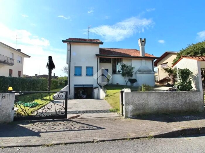 Casa con 8 locali in vendita in Via Alcide De Gasperi, Eraclea