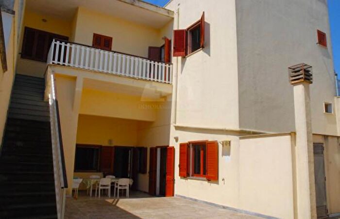 Casa con 6 locali in vendita in Via Alessandro Volta, Specchia