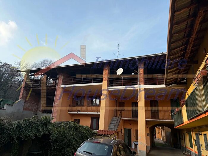 Casa quadrilocale in vendita in Guittini, Cavaglio D'Agogna