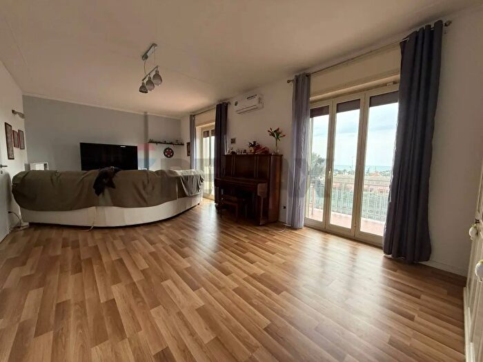 Appartamento con 5 locali in vendita in Via Prestinenza, Catania