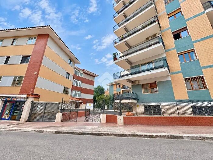 Appartamento bilocale in affitto in Via Stazio, Napoli
