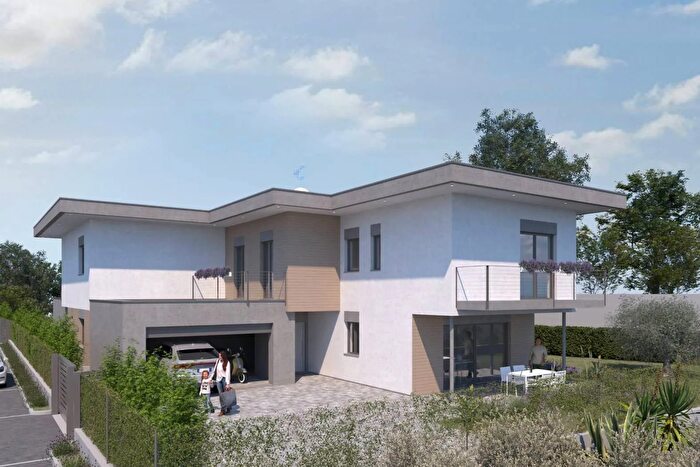 Casa con 6 locali in vendita in Via Zara, Fino Mornasco