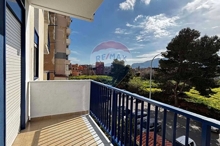 Appartamento quadrilocale in vendita in Via Generale Luigi Bertett, Palermo