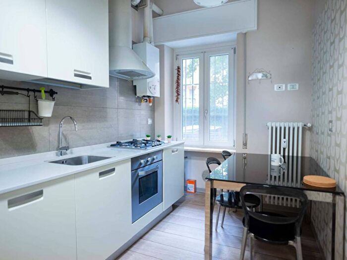 Appartamento con 5 locali in affitto in Viale Caterina da Forlì, Gambara, Milano