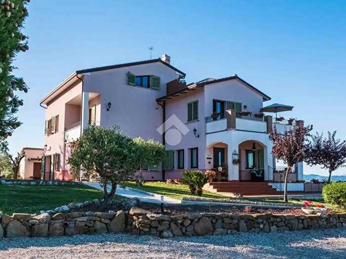 Casa con 10 locali in vendita in Vocabolo Conversino, Cannara