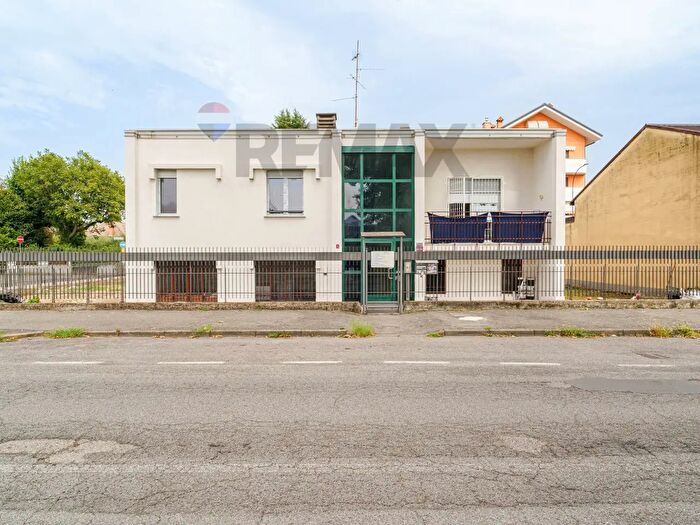 Appartamento trilocale in vendita in De Gasperi, Bareggio