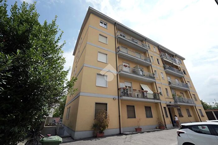 Appartamento trilocale in vendita in Via Lambro, Sovico